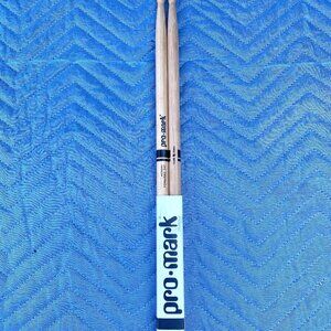 PRO-MARK HICKORY FORWARD 747 Drumsticks 16-1/4” L, .551” Dia.